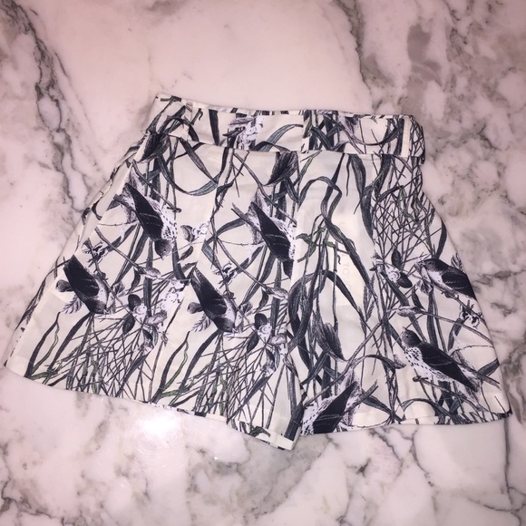 NWT Urban Touch Bird Print High Waist Shorts 8 - Picture 6 of 6